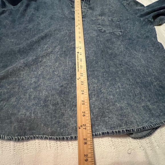 #1741. Dizzylizzy 3/4 Roll-Tab Sleeve Chambray Button Shirt. Women's Size 2X - Picture 6 of 7